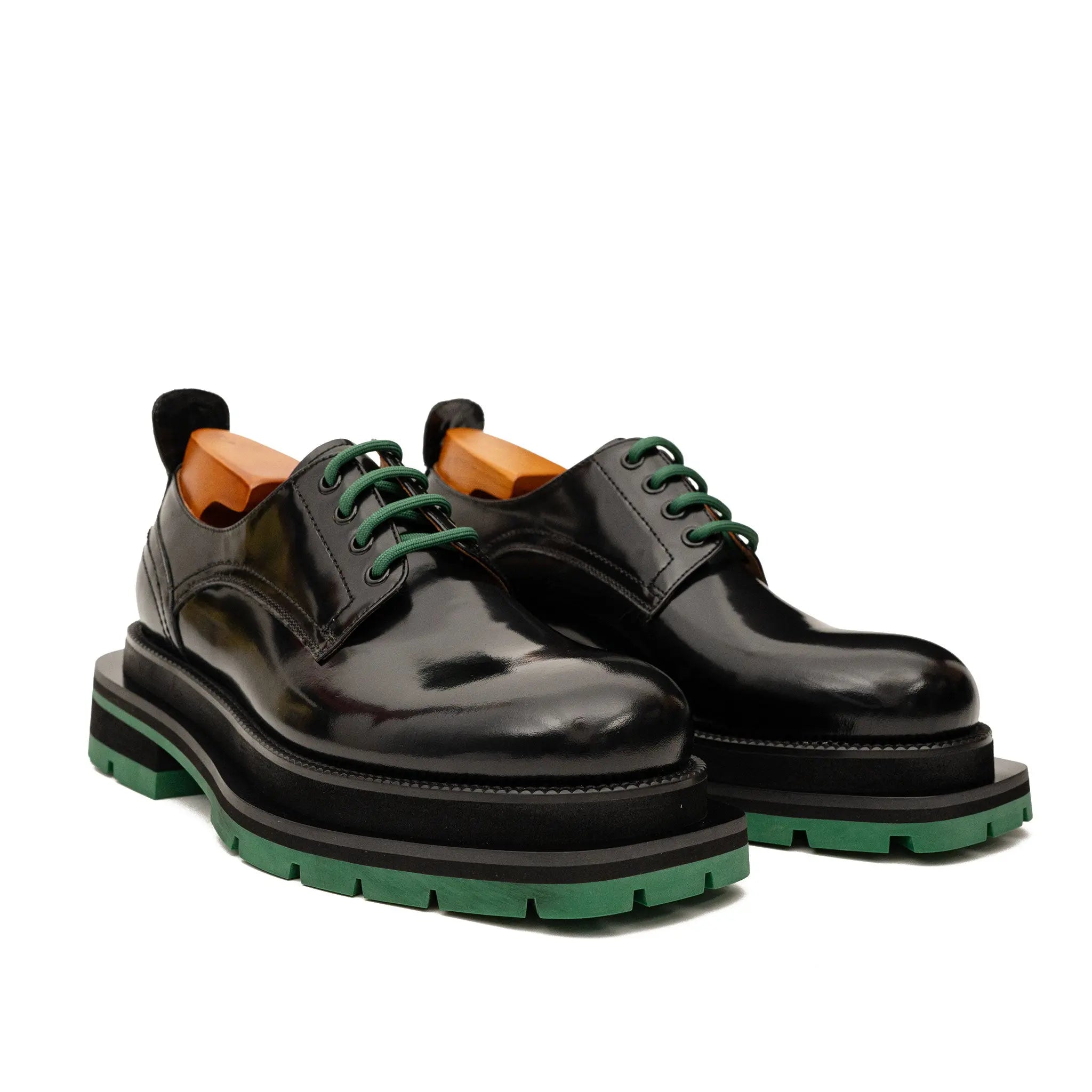 VanPasch 8222KB-L black derby shoes pair front three-quarter view with green laces