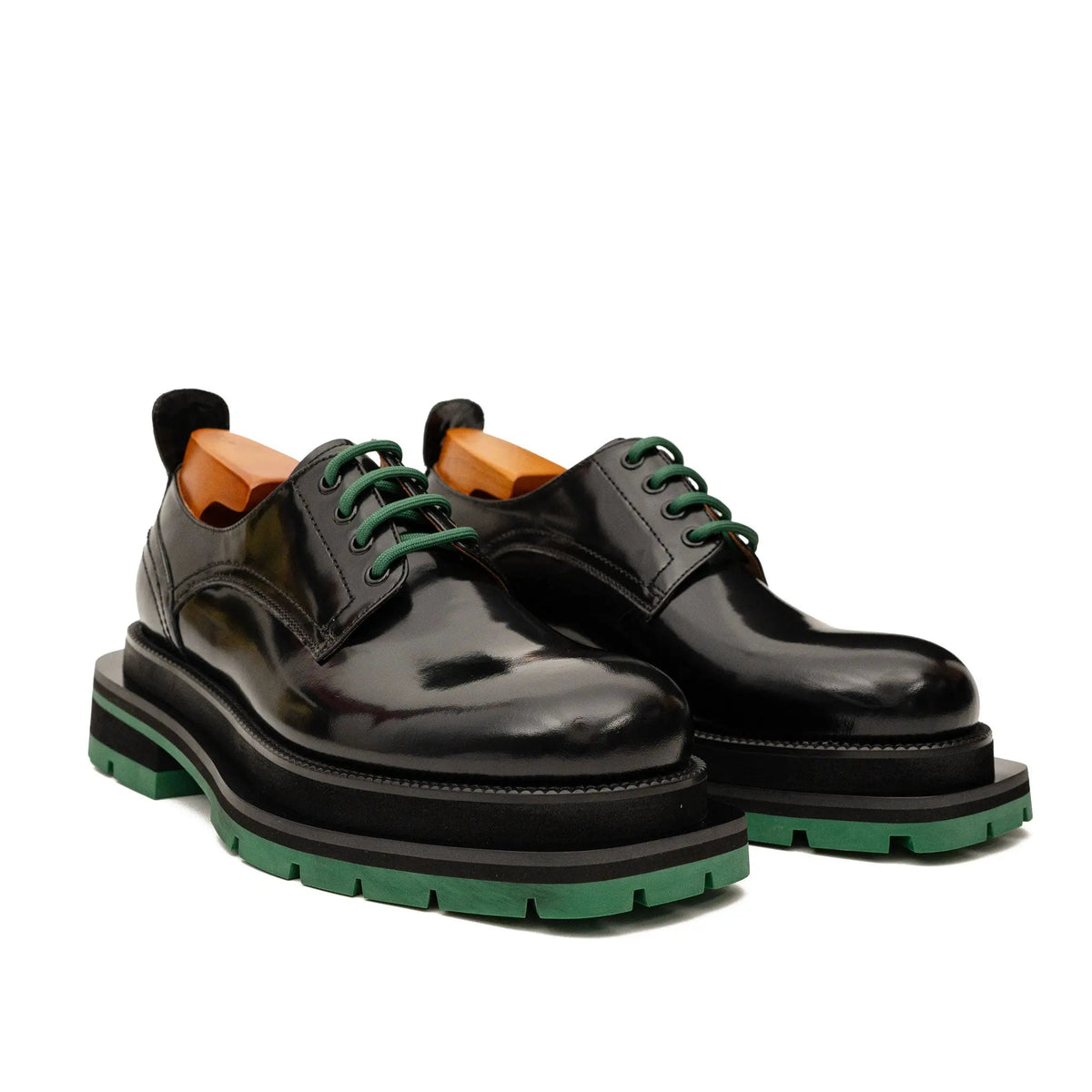 VanPasch 8222KB-L black derby shoes pair front three-quarter view with green laces