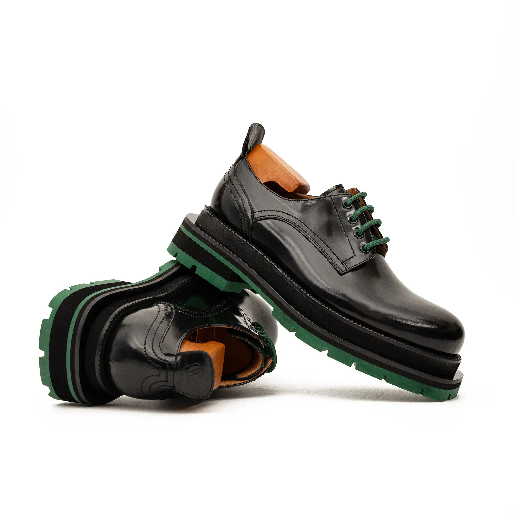 VanPasch 8222KB-L black derby shoes dynamic pair angle with green lug sole