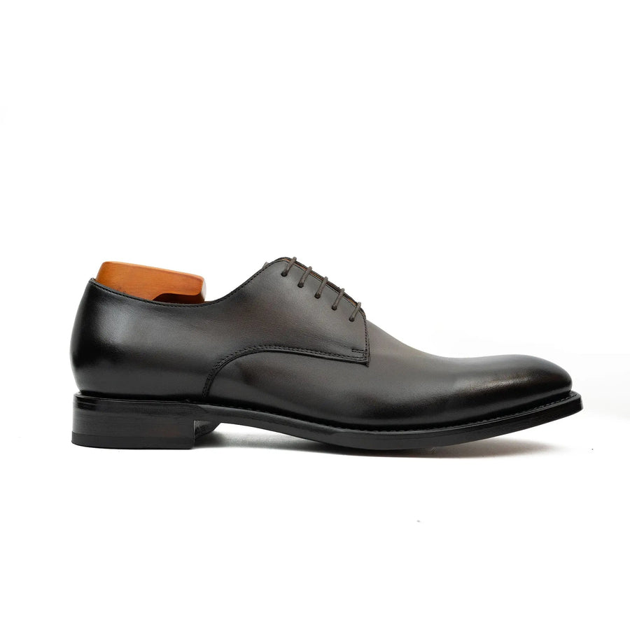 Black Minimalist Derby