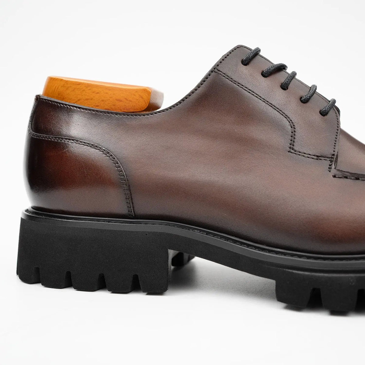 Men’s Classic Brown Derby Leather Shoes with Lug Sole VanPasch